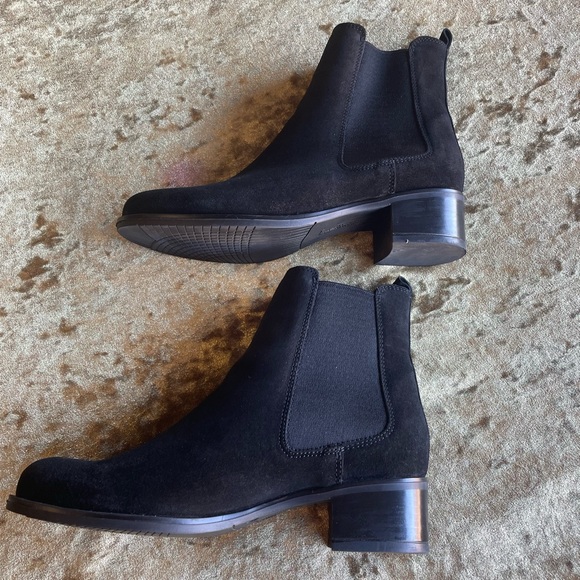 La CANADIENNE - Black Suede Boots - 8.5 - Picture 5 of 11